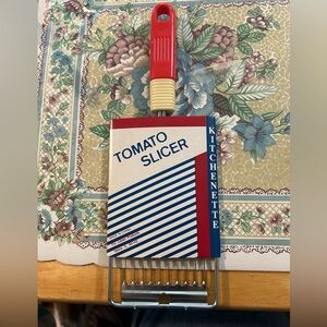 Vintage Kitchenette Tomato slicer, with serrated edges, fast and easy